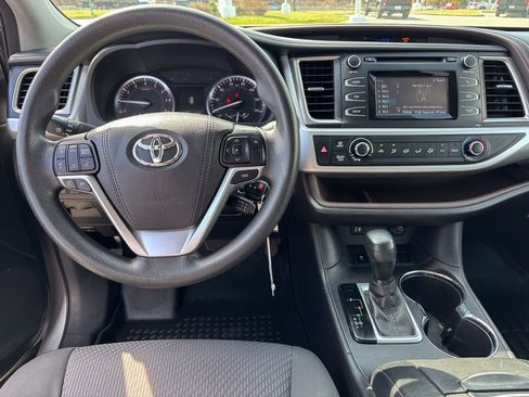 Used 2016 Toyota Highlander LE image 17