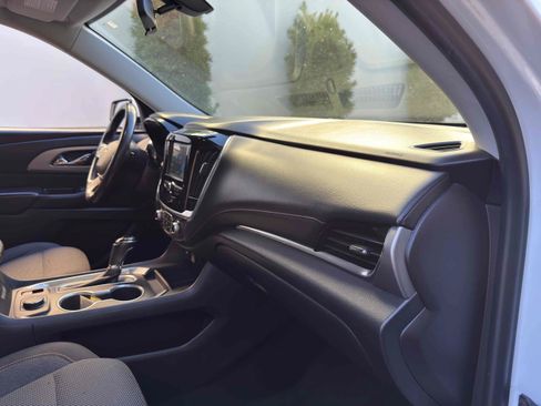 Used 2018 Chevrolet Traverse LT w/ LPO, Black Accent Package FWD image 55