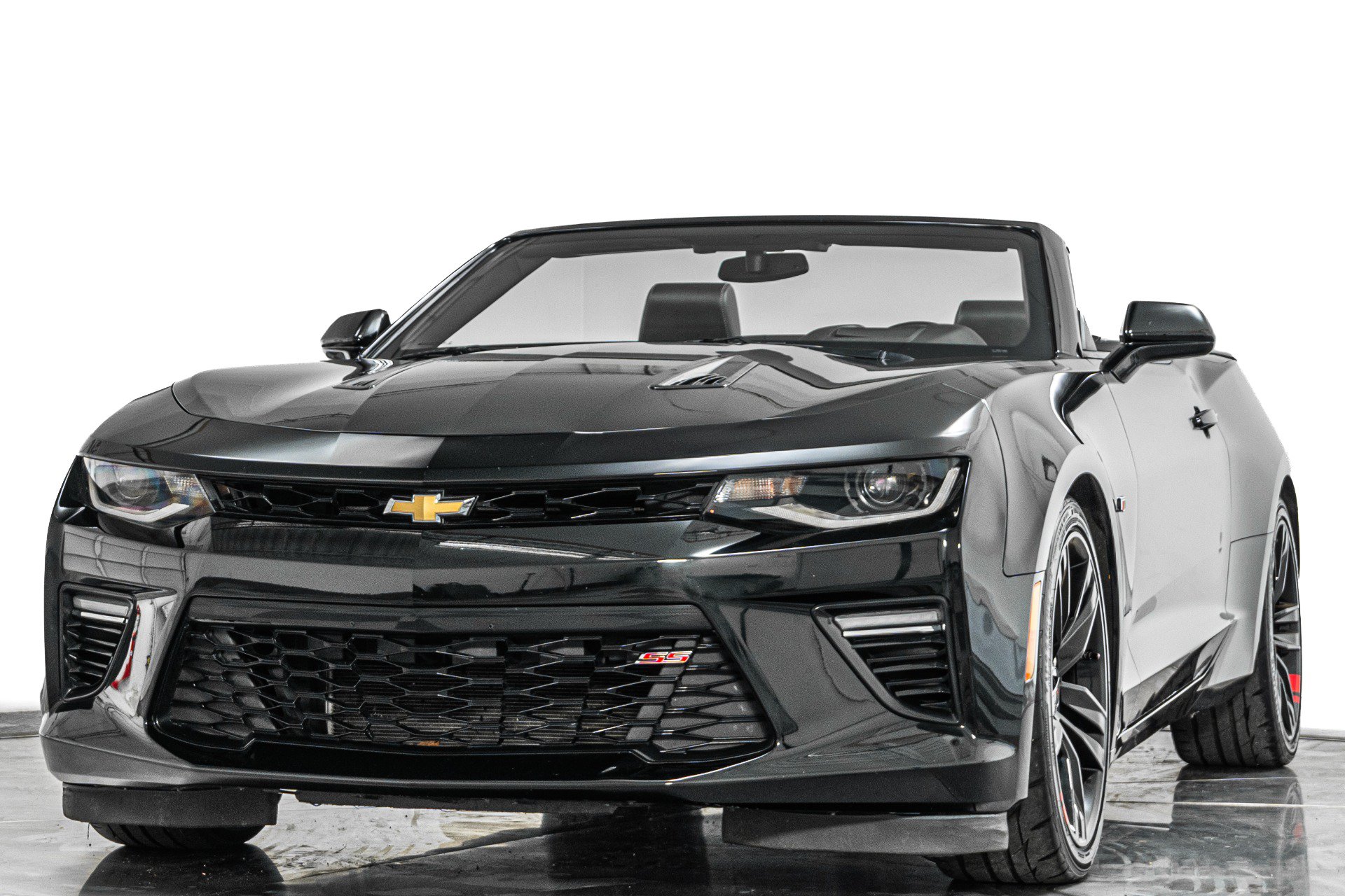 Used 2018 Chevrolet Camaro SS RWD image 5