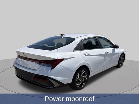Used 2025 Hyundai Elantra SEL FWD image 3