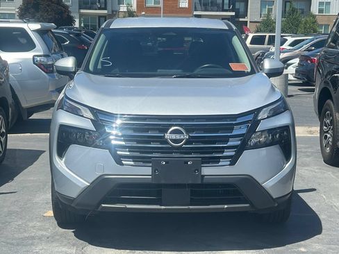 Used 2025 Nissan Rogue SV AWD/4WD image 2