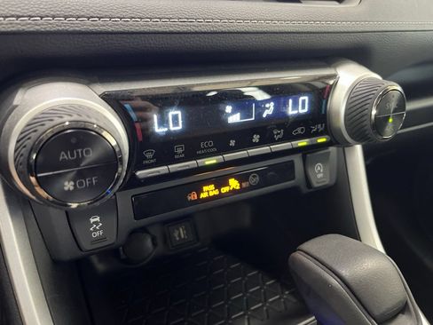 Used 2024 Toyota RAV4 XLE AWD/4WD image 15