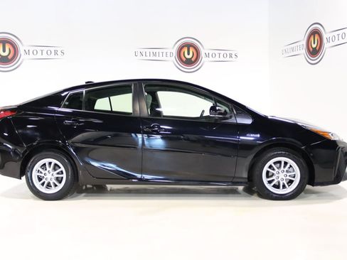 Used 2021 Toyota Prius LE FWD image 5