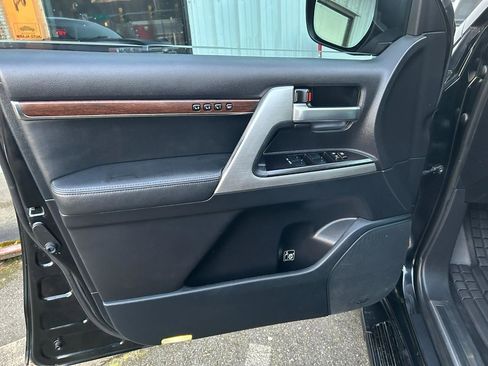 Used 2016 Toyota Land Cruiser 4WD image 14