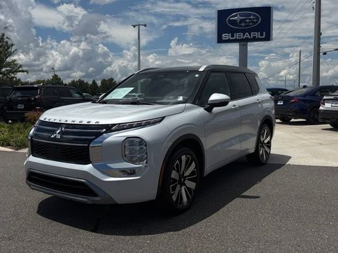 Used 2025 Mitsubishi Outlander SEL FWD image 1