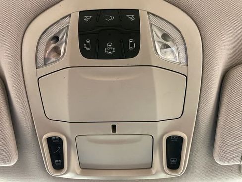 Used 2020 Chrysler Pacifica Limited image 22