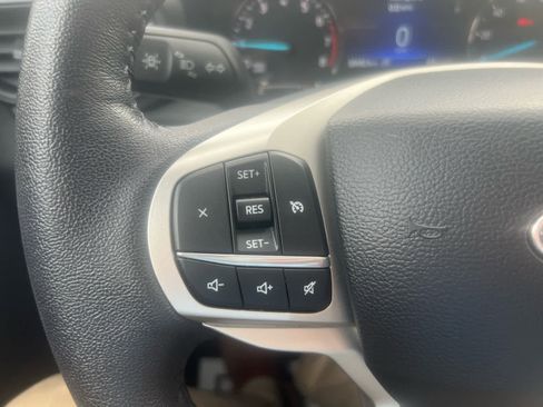 Used 2024 Ford Explorer XLT image 17