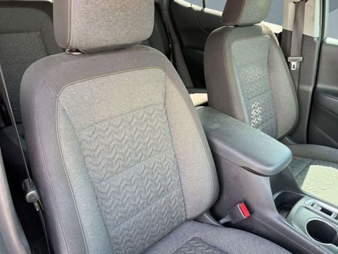 Used 2022 Chevrolet Equinox LT image 23