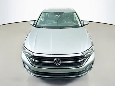 Used 2024 Volkswagen Jetta SE image 2