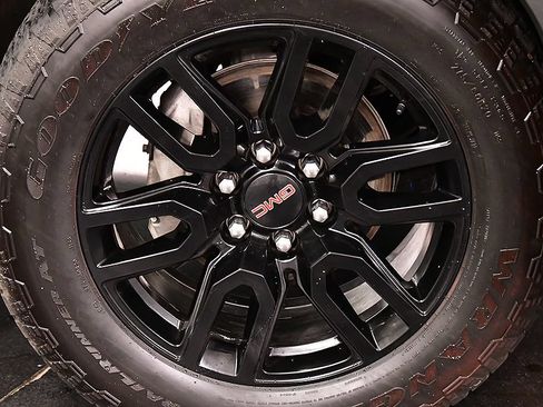 Used 2025 GMC Sierra 1500 Elevation AWD/4WD image 9