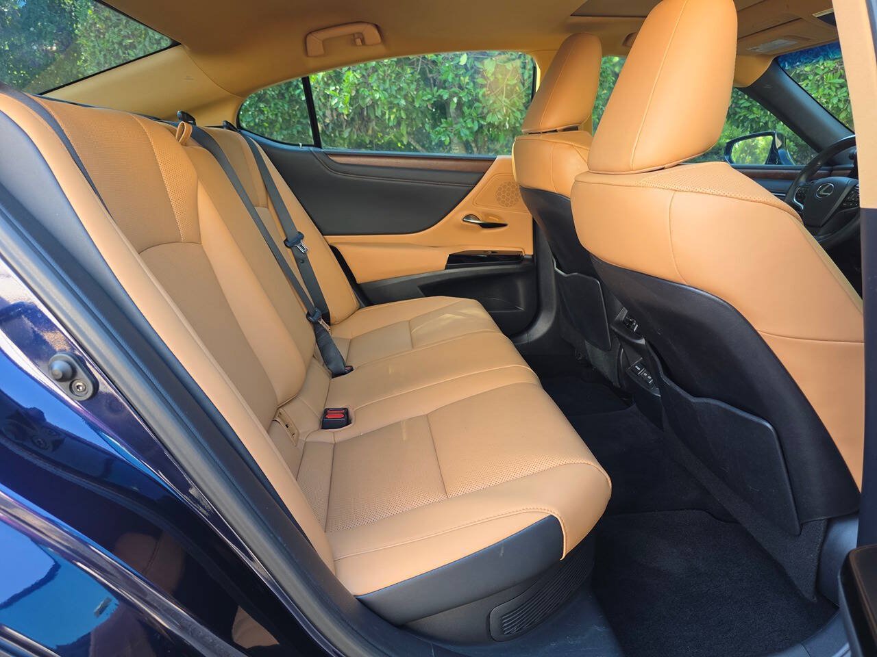 Used 2024 Lexus ES 300h w/ Premium Package FWD image 33
