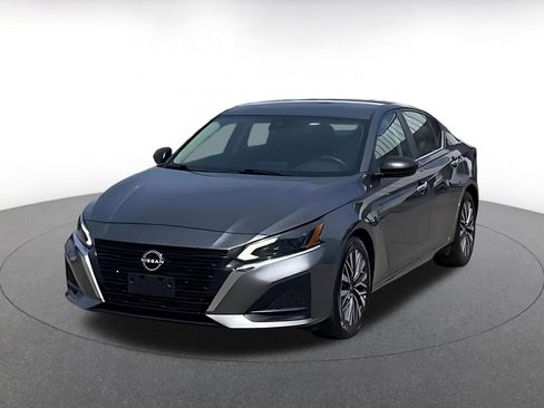 Used 2024 Nissan Altima 2.5 SV image 7