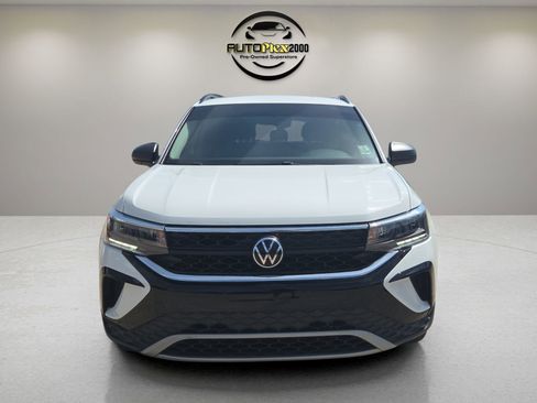 Used 2022 Volkswagen Taos S image 2