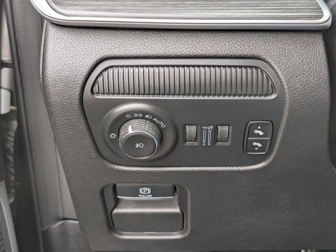 Used 2024 Jeep Wagoneer Series II w/ Flexible Seating Group image 22