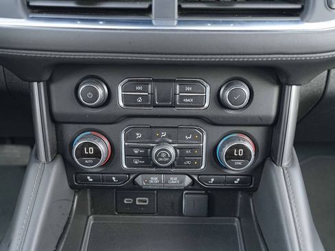 Used 2024 Chevrolet Suburban LT AWD/4WD image 32