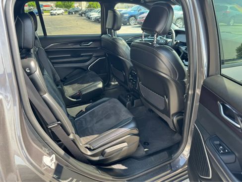 Used 2022 Jeep Grand Cherokee L Laredo image 18