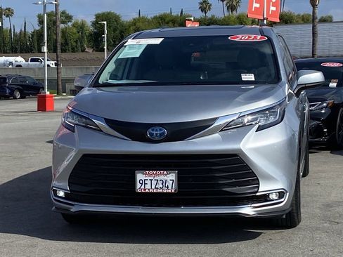 Certified 2023 Toyota Sienna XLE w/ XLE Plus Package FWD image 46