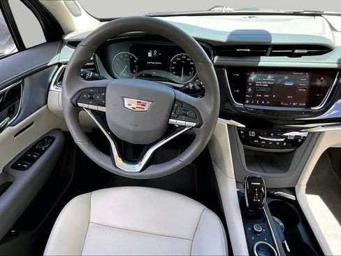 Used 2024 Cadillac XT6 Premium Luxury FWD image 6
