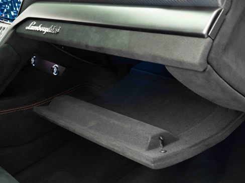 Used 2024 Lamborghini Urus Performante image 10