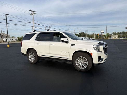 Used 2024 GMC Yukon SLT w/ SLT Luxury Package AWD/4WD image 2