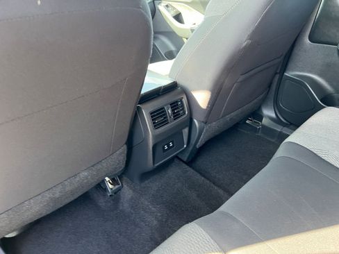 Used 2025 Nissan Rogue SV FWD image 25
