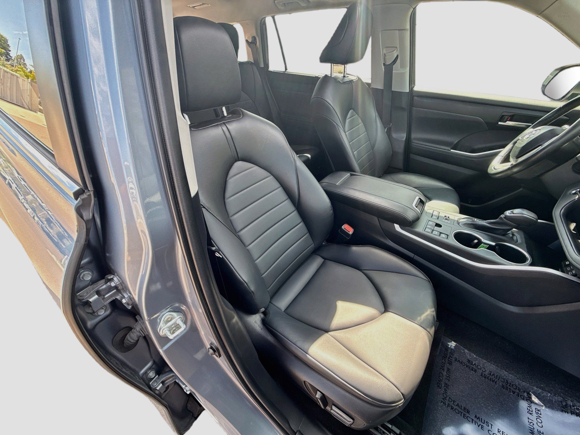 Used 2023 Toyota Highlander XLE AWD/4WD image 34