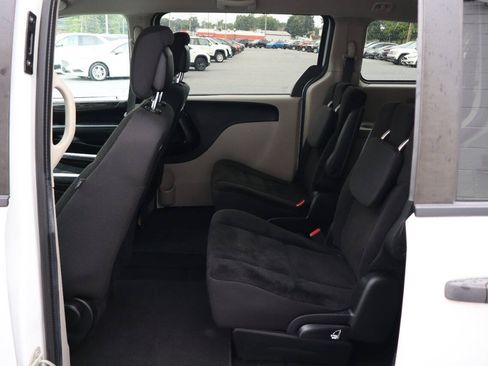 Used 2019 Dodge Grand Caravan SE w/ UConnect Hands-Free Group FWD image 5