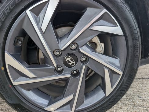 Used 2025 Hyundai Elantra Limited FWD image 7