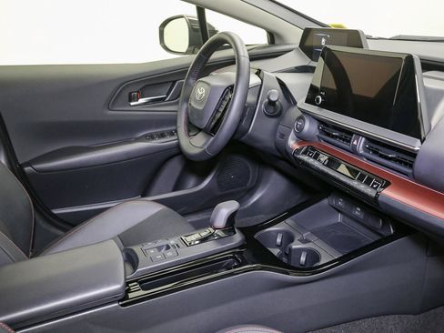 Used 2024 Toyota Prius Prime FWD image 17