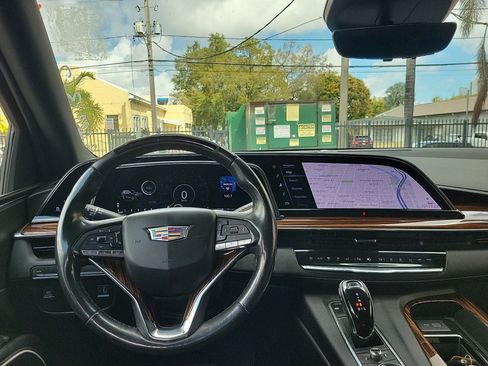 Used 2023 Cadillac Escalade ESV Premium Luxury image 28