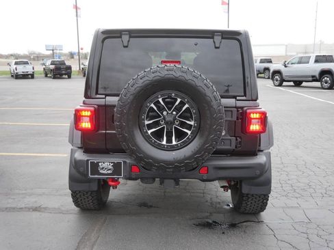 Used 2024 Jeep Wrangler Unlimited Rubicon AWD/4WD image 6