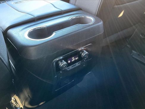 Used 2025 GMC Yukon Denali image 33