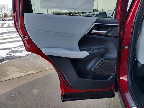 New 2026 Mitsubishi Outlander SE image 31