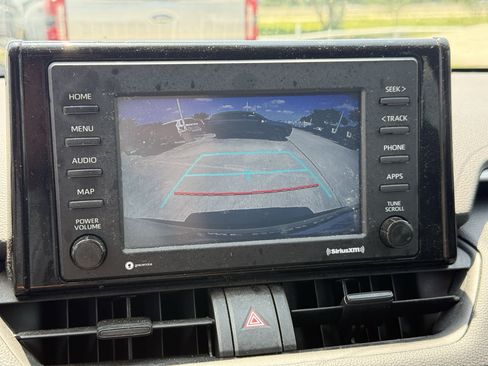 Used 2022 Toyota RAV4 LE FWD image 21