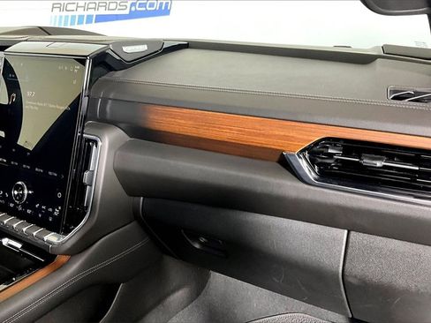 Used 2025 GMC Yukon XL Denali image 12