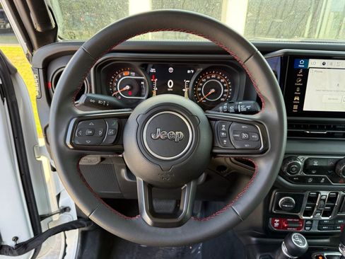 Used 2024 Jeep Wrangler Unlimited Rubicon image 29