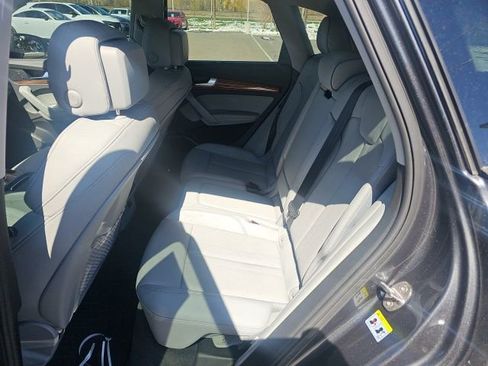 Used 2023 Audi Q5 2.0T Prestige w/ Prestige Package image 9