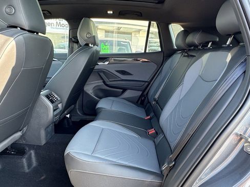 New 2025 Volkswagen Tiguan SE R-Line image 7