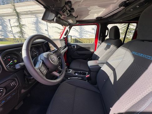 Used 2025 Jeep Wrangler Rubicon w/ Safety Group image 16