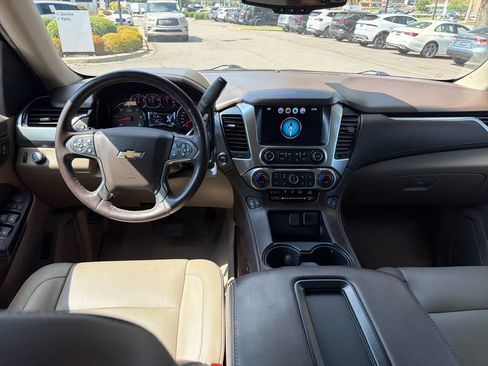 Used 2020 Chevrolet Tahoe LT w/ Luxury Package RWD image 2