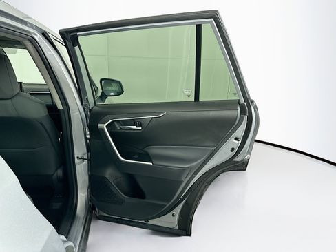 Used 2022 Toyota RAV4 XLE image 28