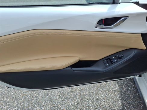 Used 2025 MAZDA MX-5 Miata Grand Touring RWD image 19