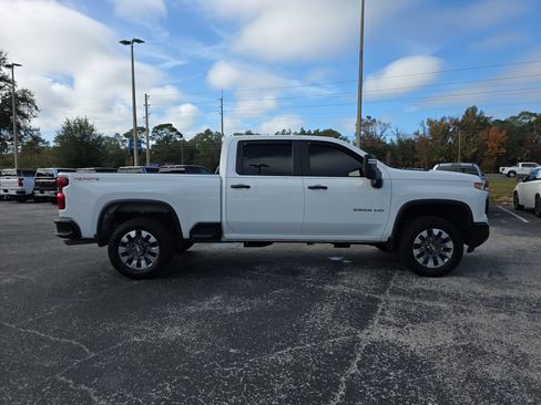 Used 2024 Chevrolet Silverado 2500 Custom w/ Custom Value Package image 2