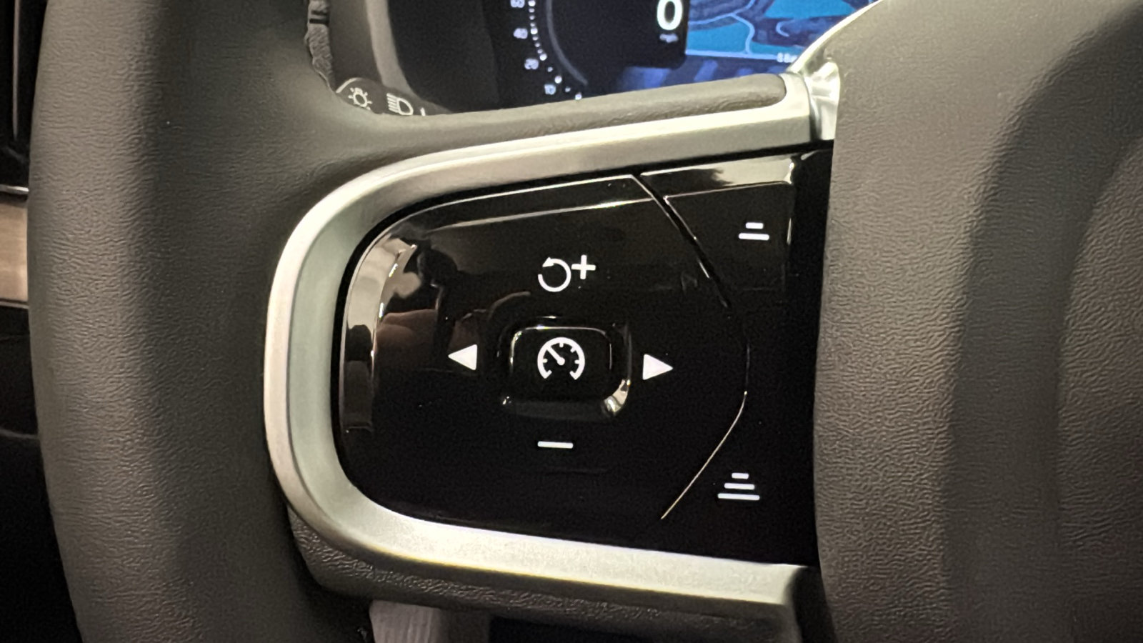 New 2026 Volvo XC90 T8 Plus w/ Protection Package Premier AWD/4WD image 13