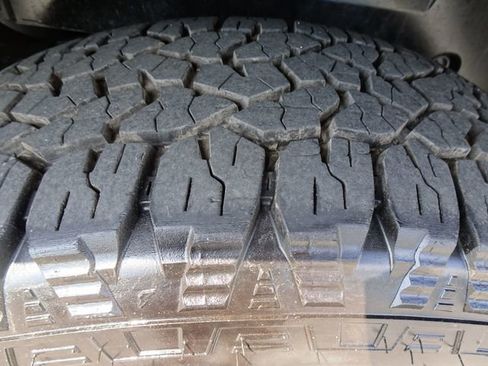 Used 2018 Jeep Wrangler Sahara AWD/4WD image 25