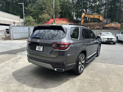 Used 2025 Honda Pilot Elite image 6