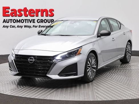 Used 2024 Nissan Altima 2.5 SV FWD image 1