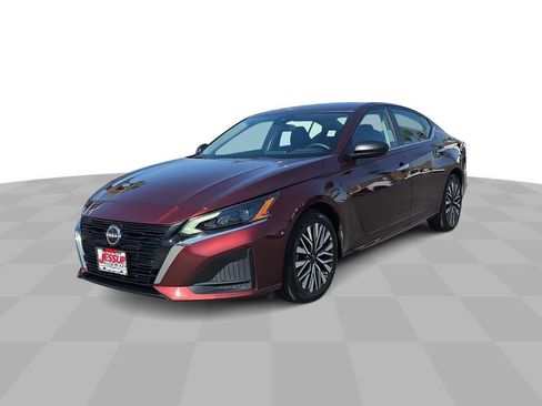 Used 2024 Nissan Altima 2.5 SV FWD image 4