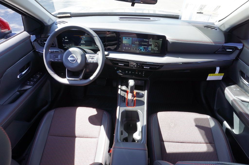 Certified 2025 Nissan Kicks SR FWD image 11