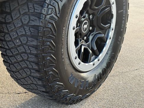 Used 2023 Ford Bronco Black Diamond w/ Sasquatch Package image 14